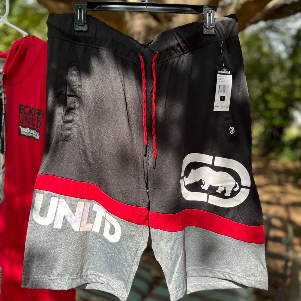 🆕. Ecko Unlimited NWT
Black and Red Men's Shorts size L